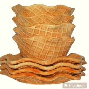 S/4 Williams Sonoma Waffle Cone Dessert Plates Ceramic Ice Cream Party